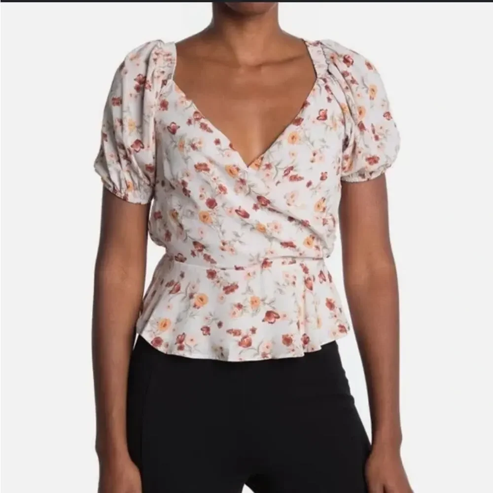 Astr The Label Puff Sleeve Wrap Blouse Floral Girly Cottagecore C2